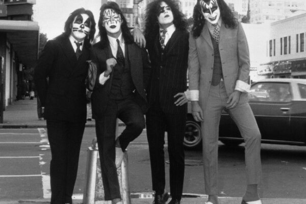 Bob Gruen - Kiss Dressed To Kill NYC 1974 - 8