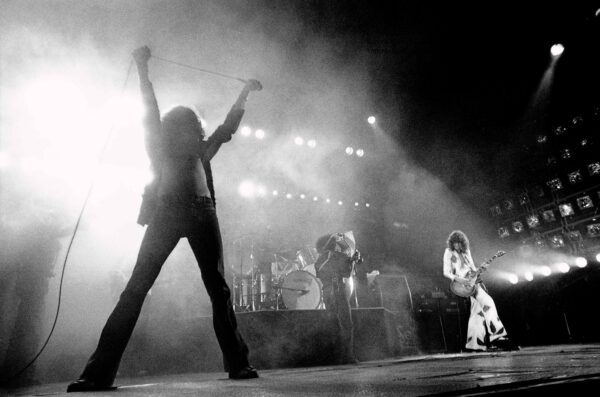 Led Zeppelin, 1975